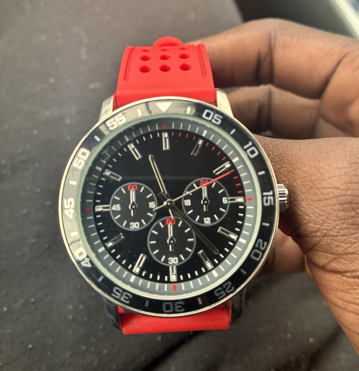 Quartz Chronograph Sport Wristwatch Black/Red Dial Red Rubber Strap Silver