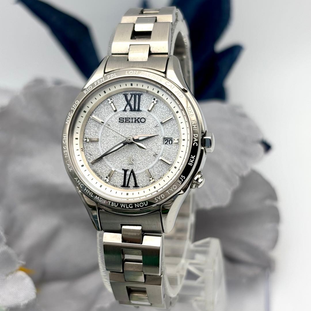 Beautiful Item SEIKO Seiko Lukia Radio Solar Watch Silver Glitter Ladies