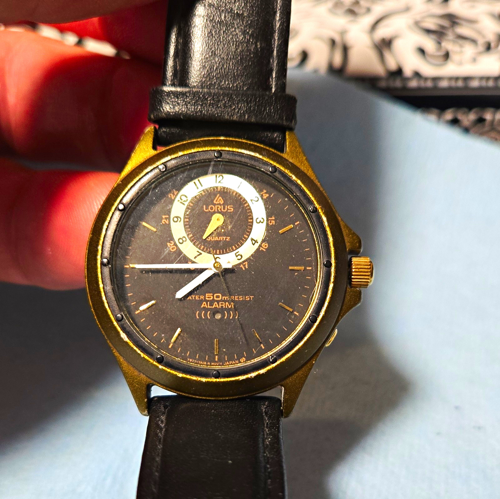 Lorus Quartz Alarm 50m Water Resist Black Dial Gold-Tone Case Black Leather