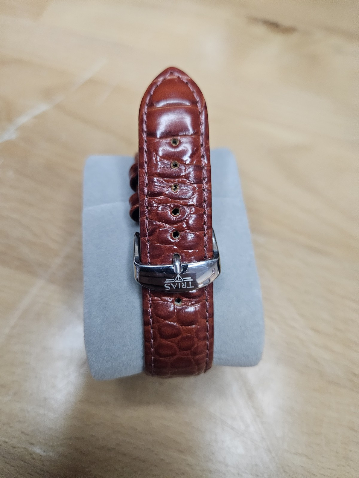 TRIAS Men’s Silver Case Whit Face W/Date and 2 Countdown Second Hands – PreOwned