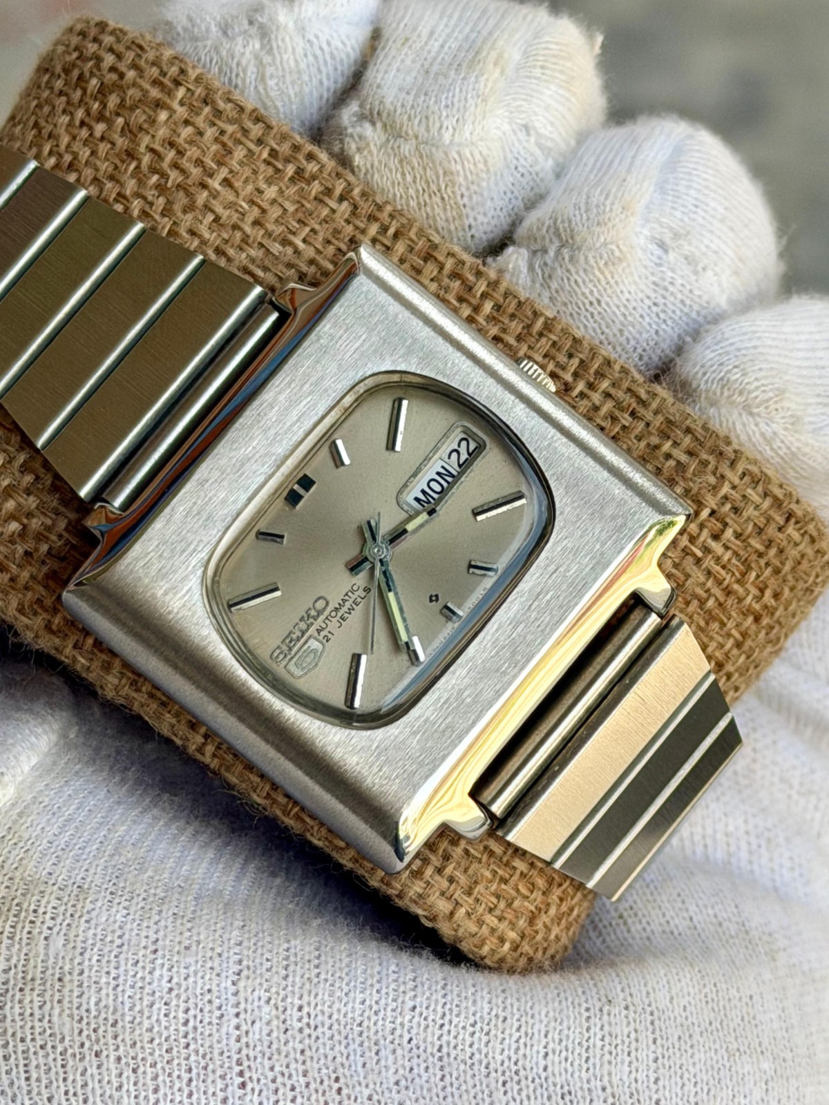 Vintage Seiko 5 Automatic 21 Jewels Day Date TV Dial Square Men’s Watch Stainles