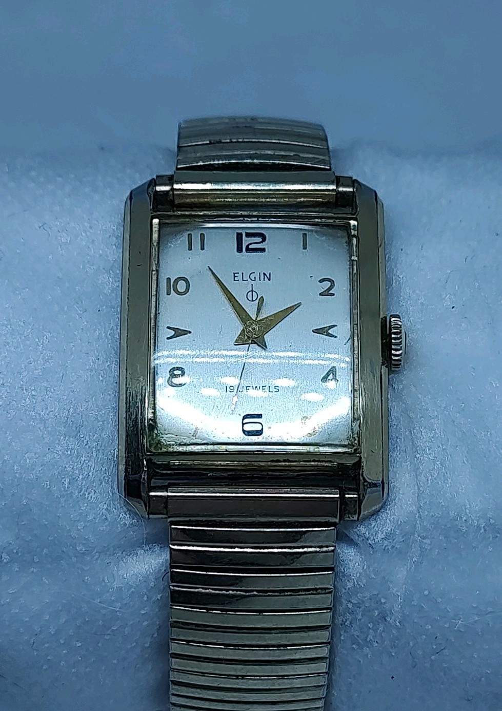 1944 Elgin 19j Rectangle Case Mens Wristwatch – Good Working Condition!