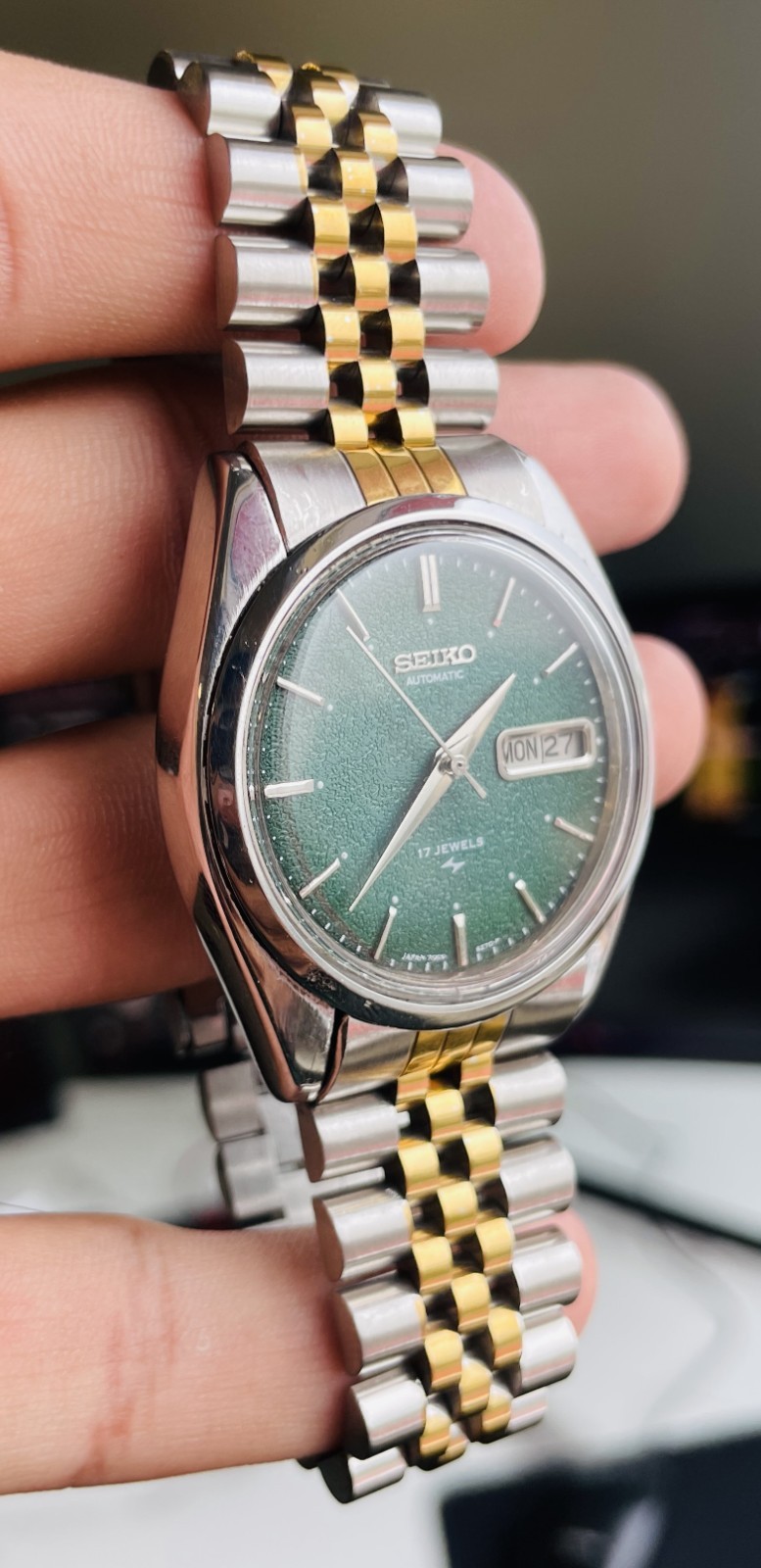 Seiko Automatic 7009 Green Textured Dial Day/Date Two-Tone Japan Watch