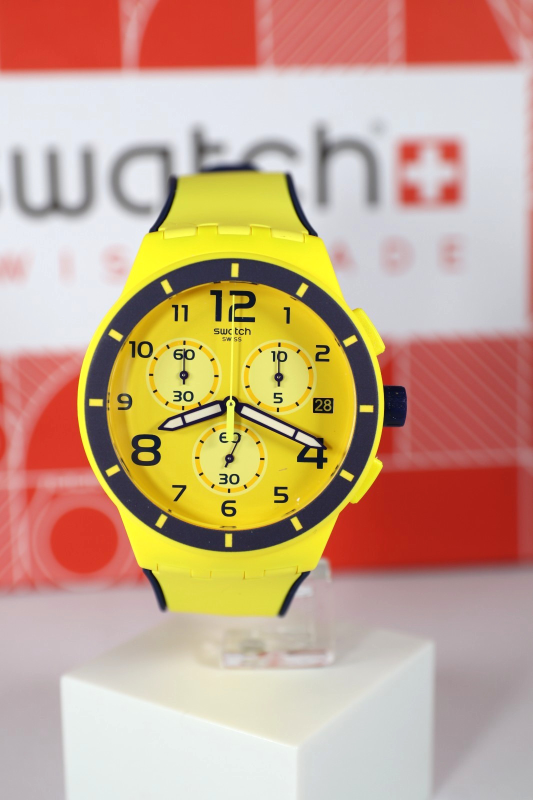 NEW Swiss Swatch Chrono SOLLEORE Yellow And Navy Date Sports Men’s Watch SUSJ40