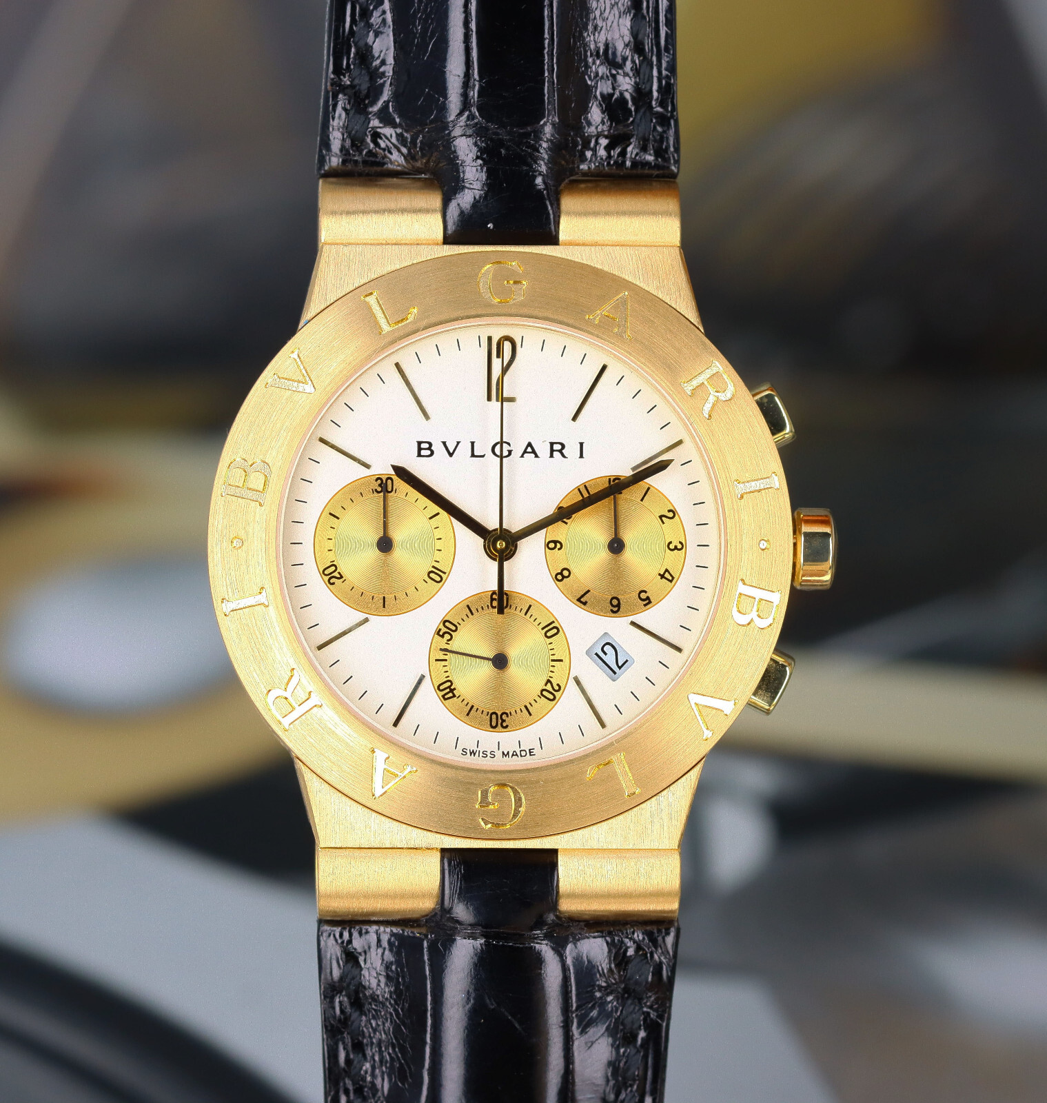 Bvlgari Diagono Chronograph 18kt Yellow Gold Guilloche Champagne CH 35 G