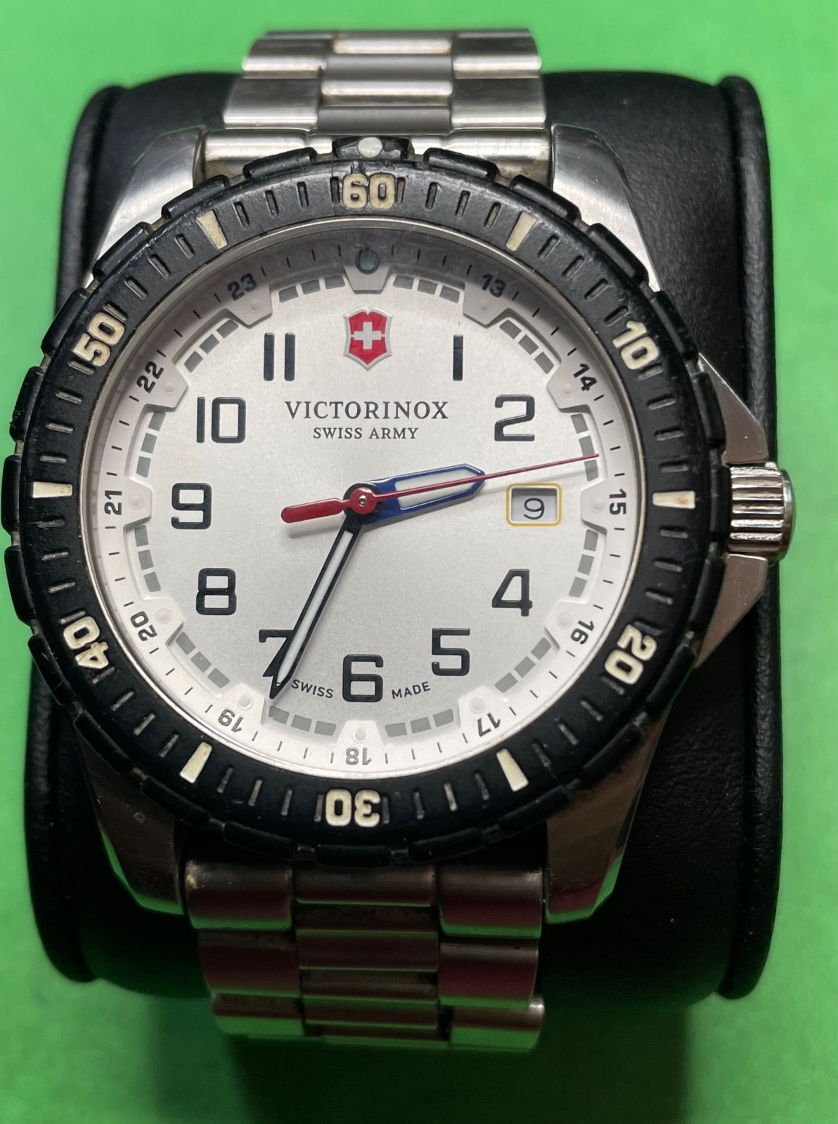 Victorinox Swiss Army Maverick II Men’s Watch: Model 241677, Sport Silver Dial
