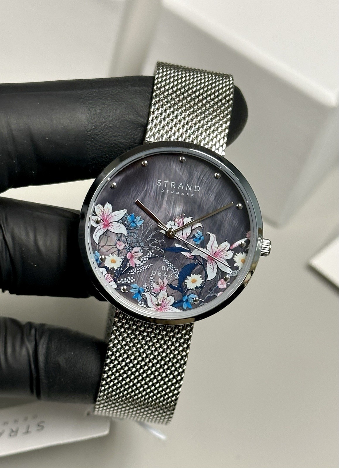 Strand By Obaku Flower Onyx Mother-of-pearl Dial Silver SS 35mm Luxury Watch
