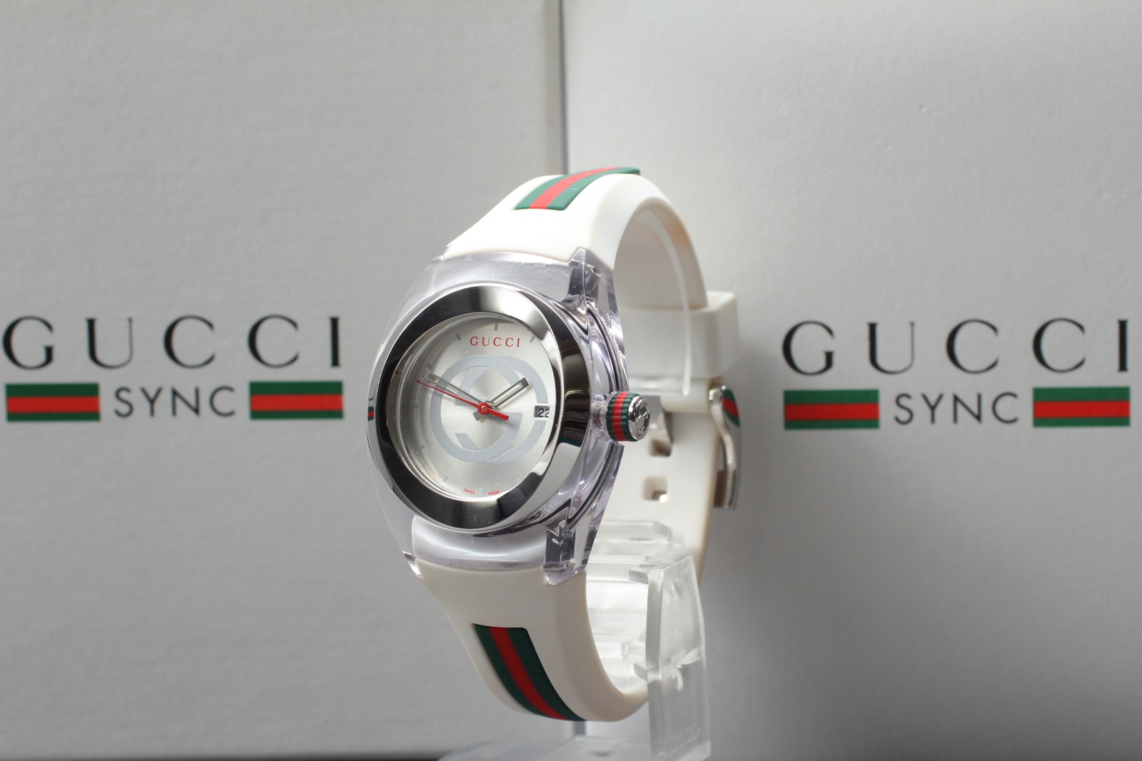 [Near MINT W/Box] Gucci Sync 137.3 35mm White Silver Unisex Sherry Line Qz Watch