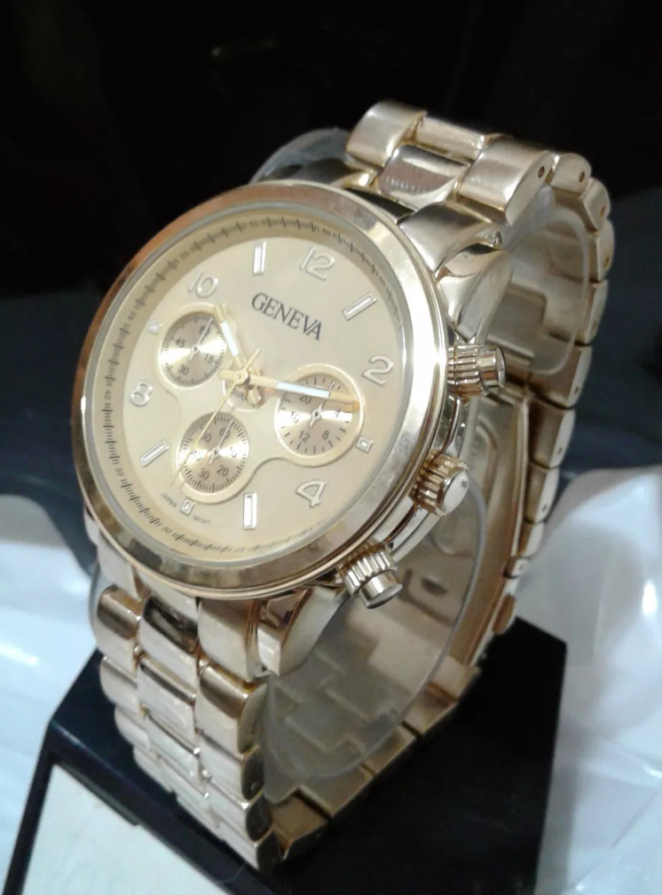 Simple Gold Wrist Bracelet Link Band Watch Geneva Gold Tone Metal Chic NEW