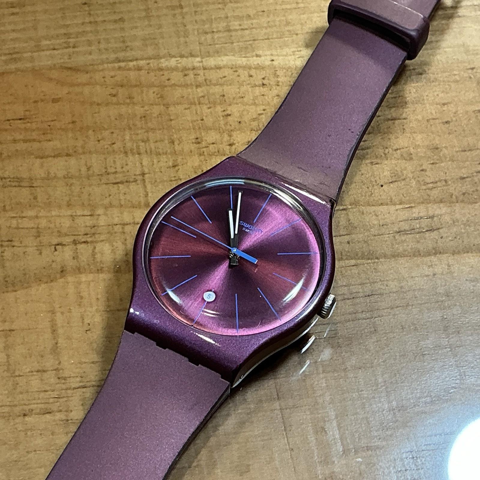 SWATCH – Dark Red or Maroon With Blue – Date – 41mm