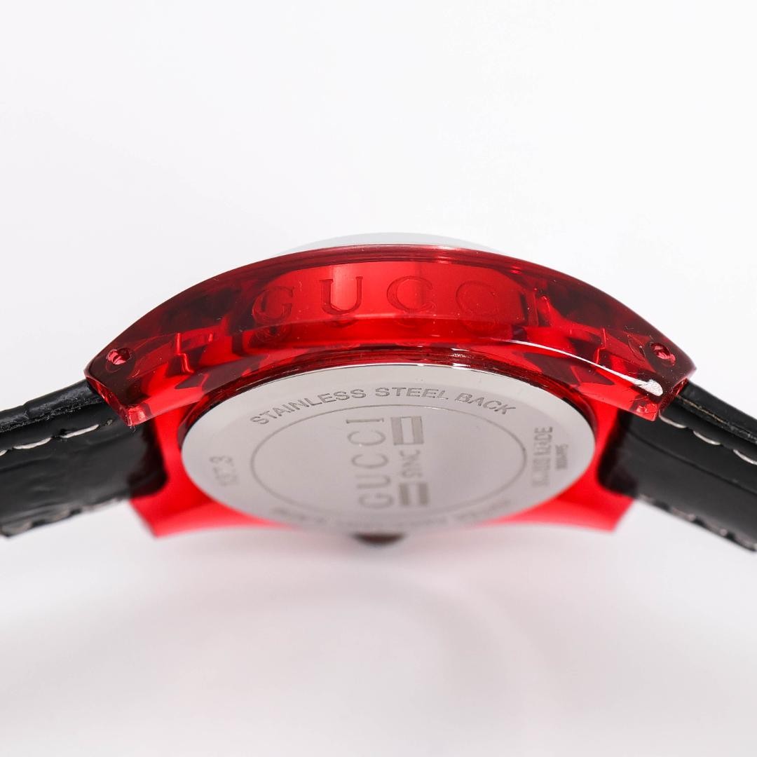 GUCCI Sync 137.3 Red Date Quartz Watch