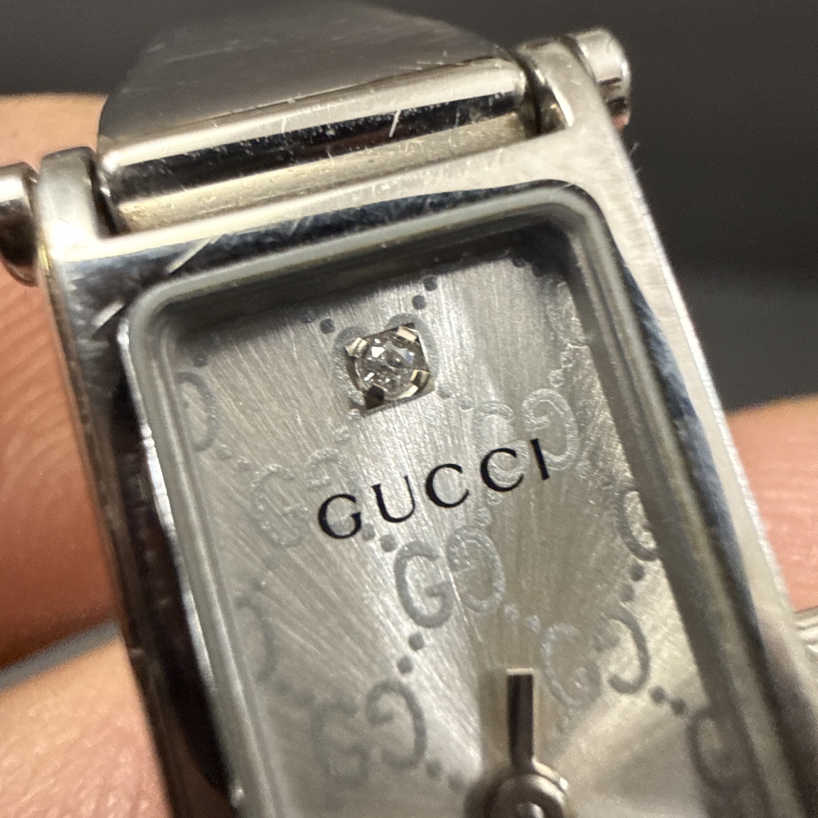 Gucci 1500L Diamond Silver Dial Bangle Women’s Quartz Watch -RUNS-PLS READ DESC.