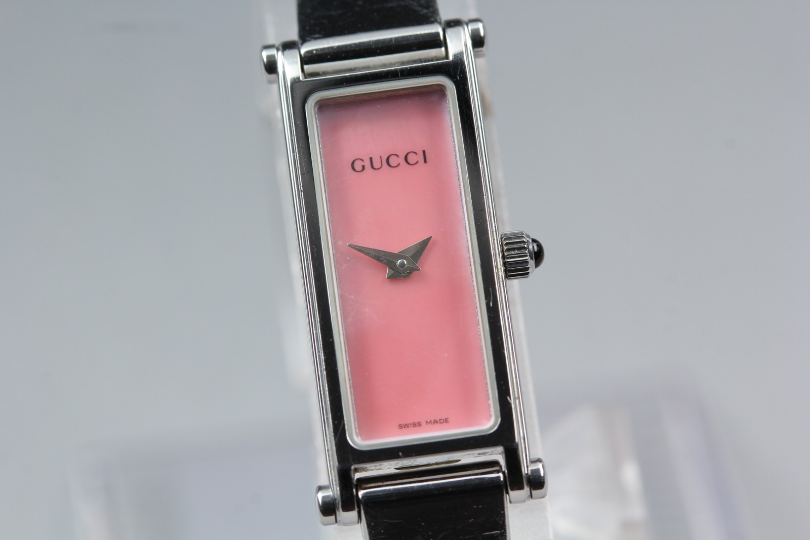 [Near MINT] GUCCI 1500L Pink Shell Dial Quartz Women’s Bangle Watch From JAPAN