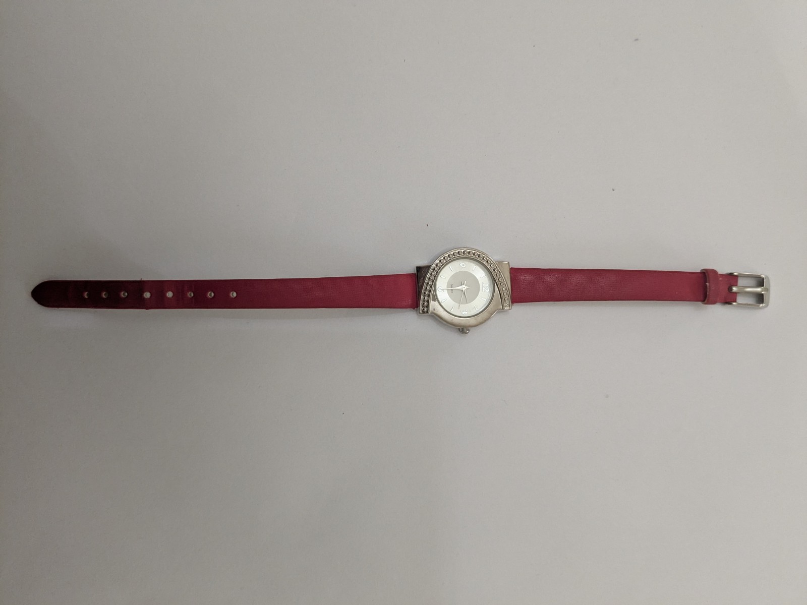 SLE SR626SW Women’s Watch for parts or repair