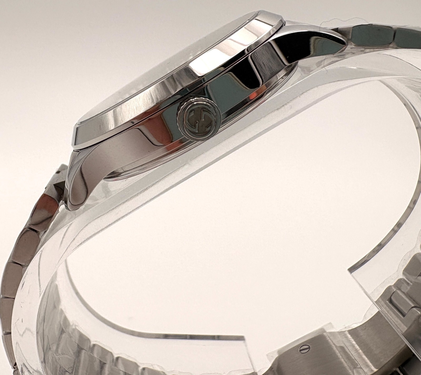 Gucci G-Timeless YA1265031 Silver Dial Bee Motif 32mm Ladies Watch