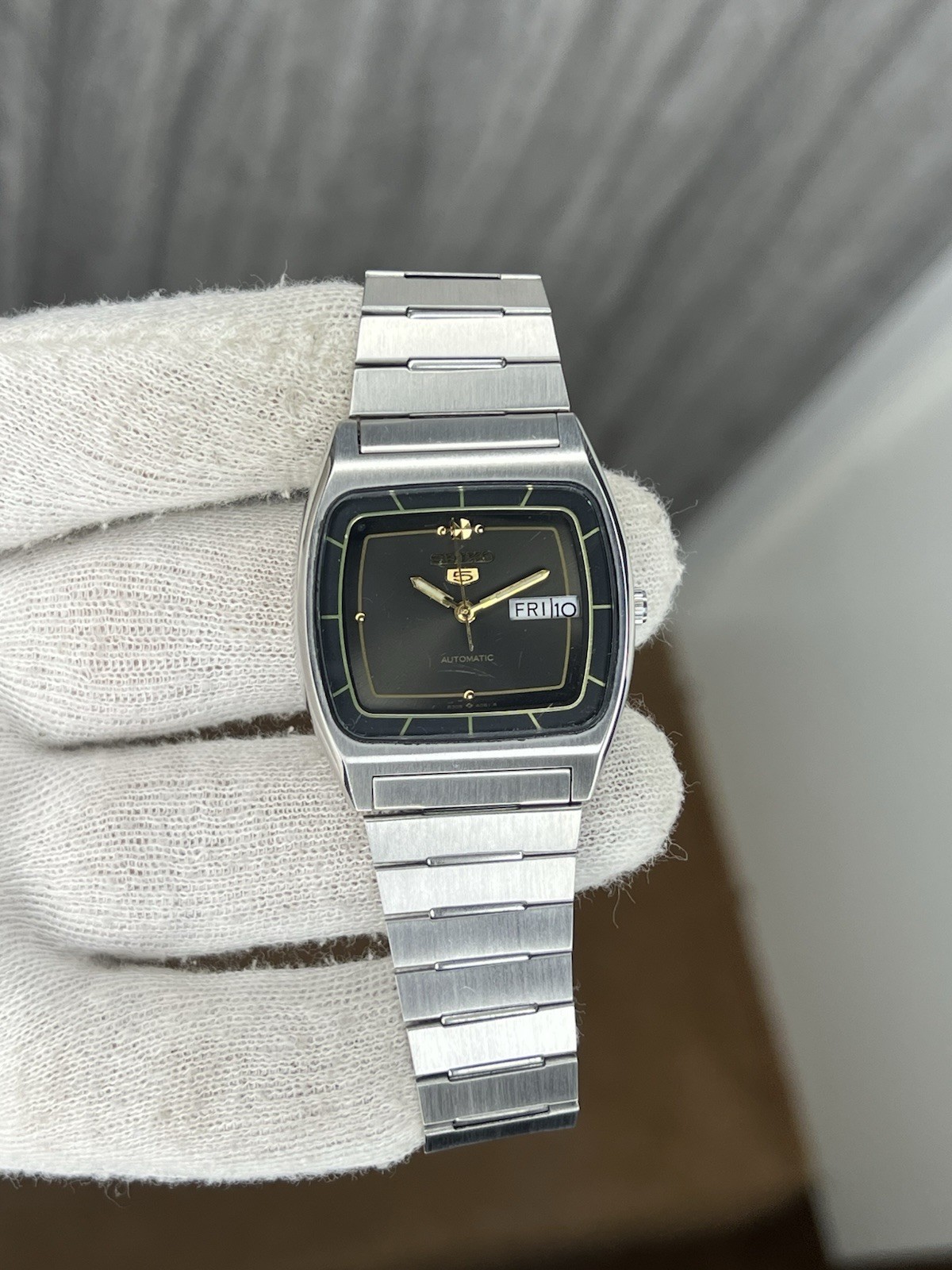 Vintage Seiko 5 Automatic TV Shape 6309-4004 Day/Date Men’s Wristwatch Japan.