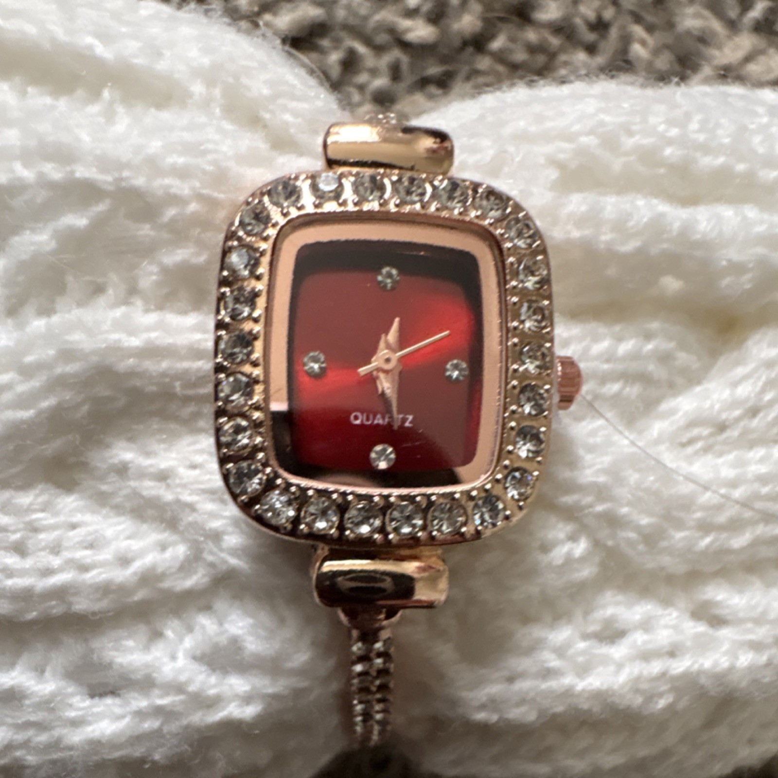 Rose Gold Quartz Square Wristwatch Red Dial Dot Indexes Bracelet