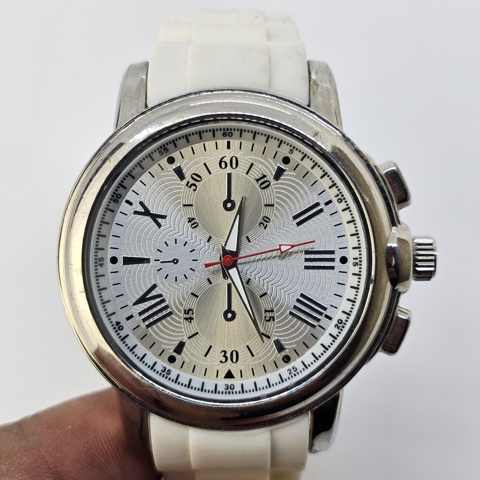 44MM Men’s Watch Gray Case Gray Dial White Plastic Band Straps New Battery
