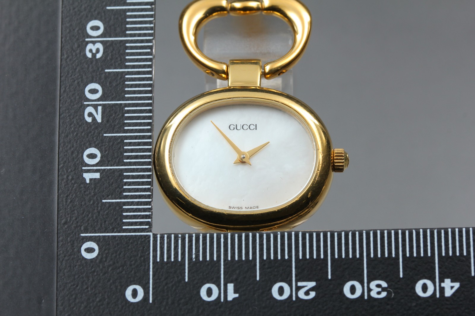 [Exc+5] Vintage Gucci 1600 Gold 26mm White Dial Quartz Women’s Watch From JAPAN