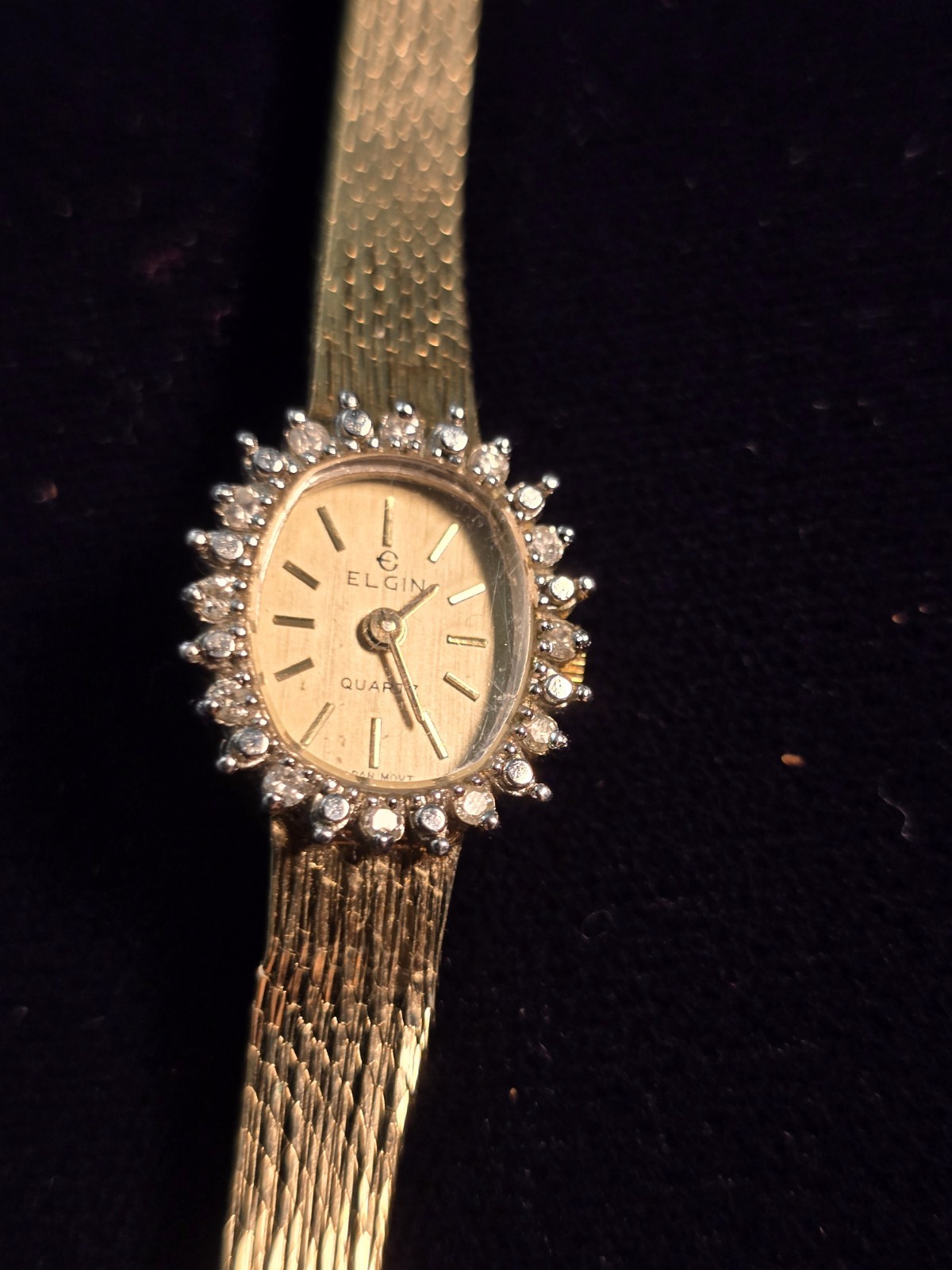 Vintage Elgin Quartz Ladies Watch Genuine Diamond Bezel Gold Tone Runs Great