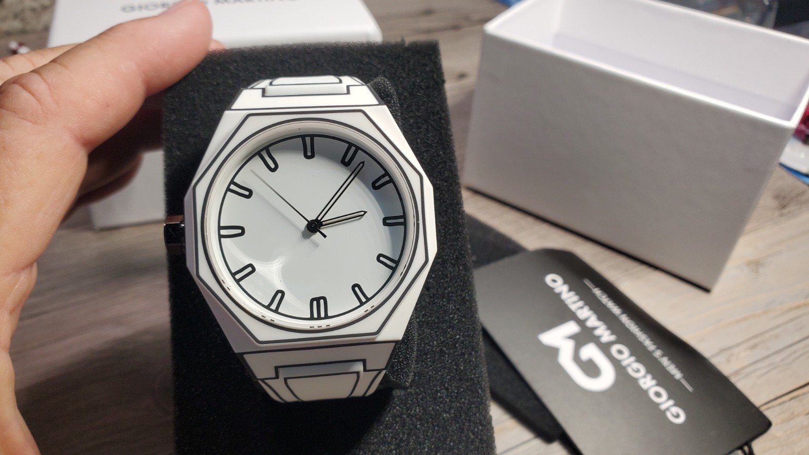 Giorgio Martino Vienka Limited Edition 2D Sketch Minimalist Men’s Watch white