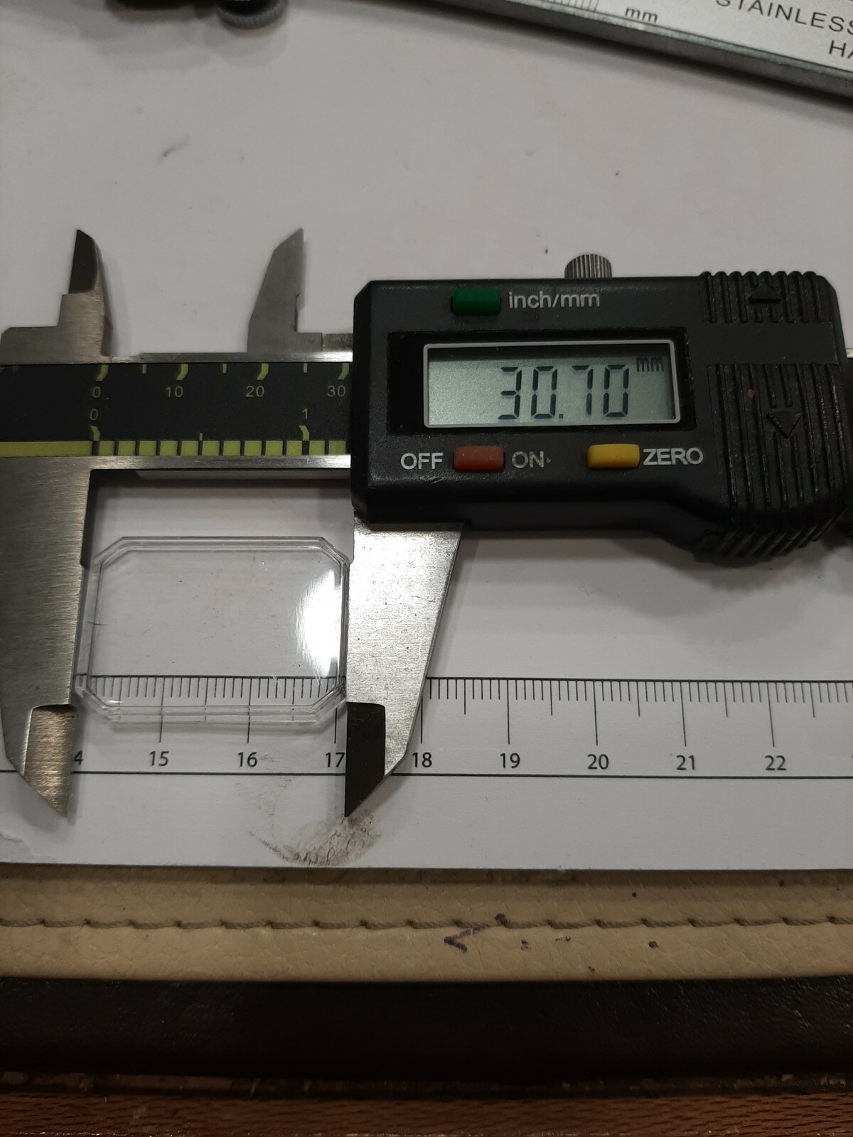 Vintage Nos 30.70mm X 21.80mm x 4mm Plexi Glass