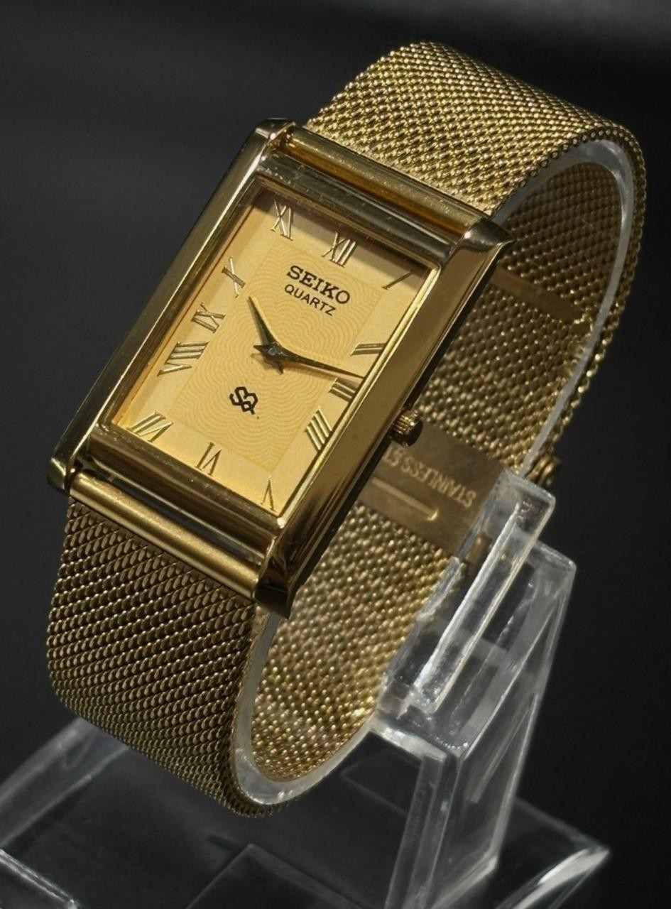 Vintage Seiko Slim Quartz Men’s Wristwatch With Free DDP Shipping