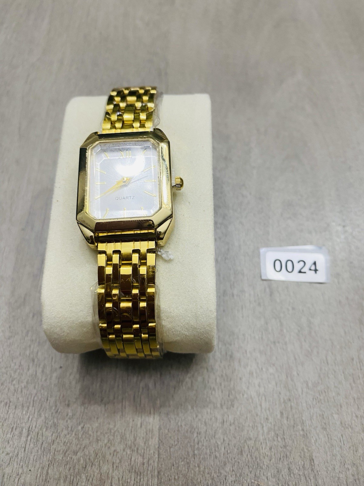 Quartz Analog Rectangle Wristwatch White Dial Roman Numerals Gold Tone Bracelet