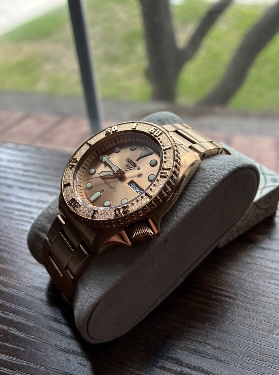 Seiko 5 Men’s Automatic Diver Watch SRPE72K1 Rose Gold Tone Day/Date 4R36 08E0