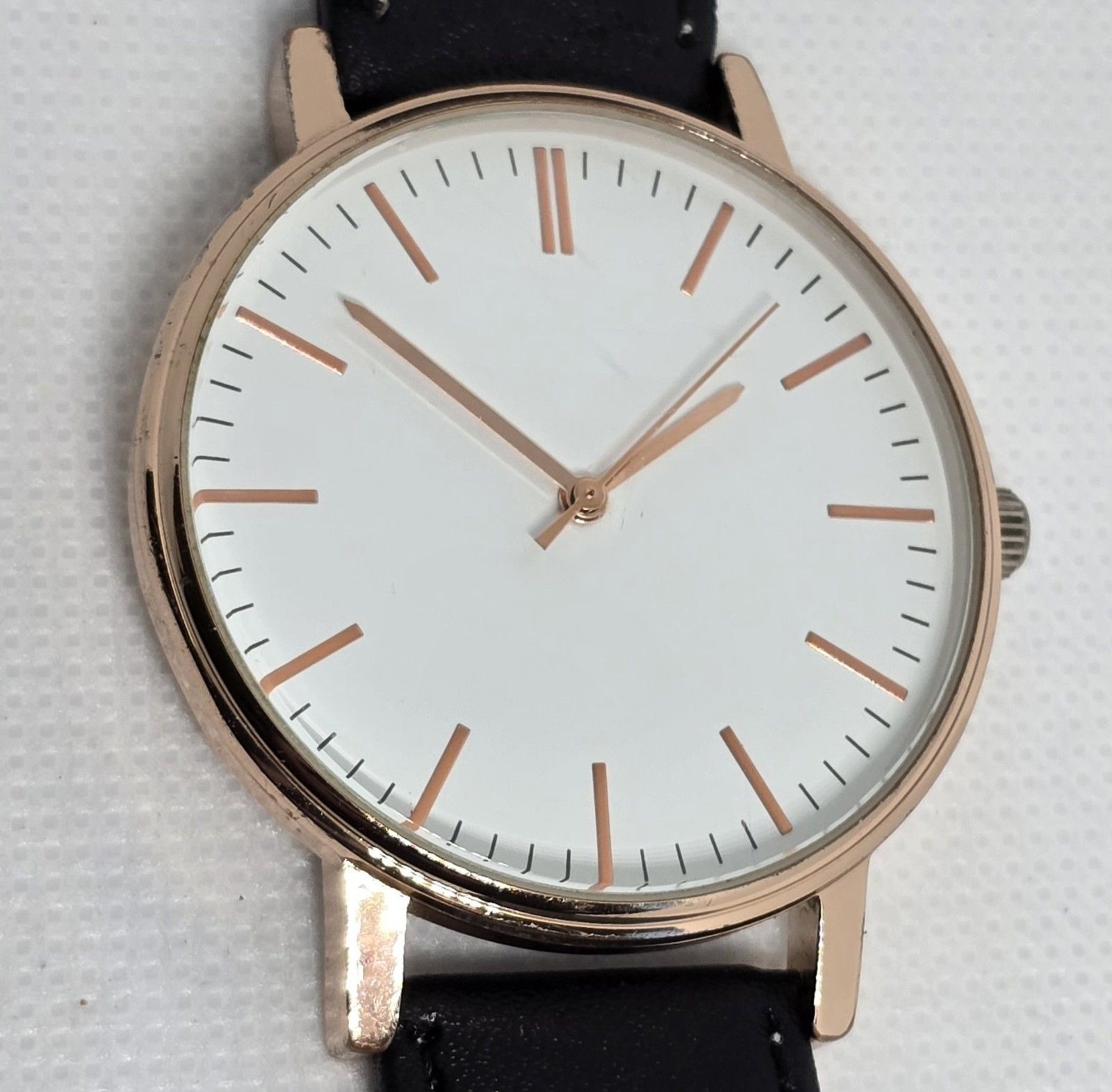Men’s Minimalistic Round White Dial Rose Gold Tone Black Leather Strap Watch 08