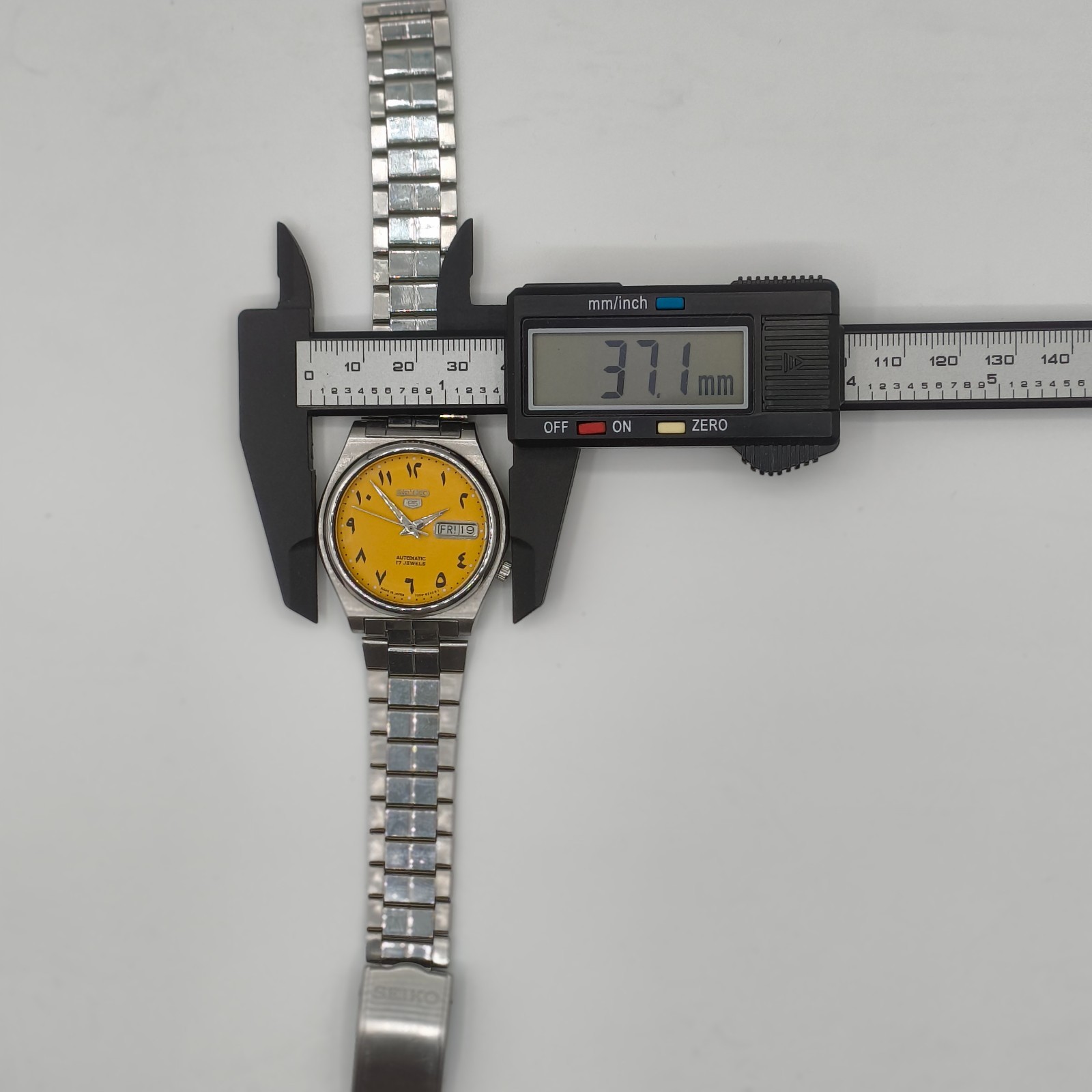 Seiko 5 Arabic Automatic 7009 Men’s Vintage Watch 17 Jewels Yellow Dial – 37mm