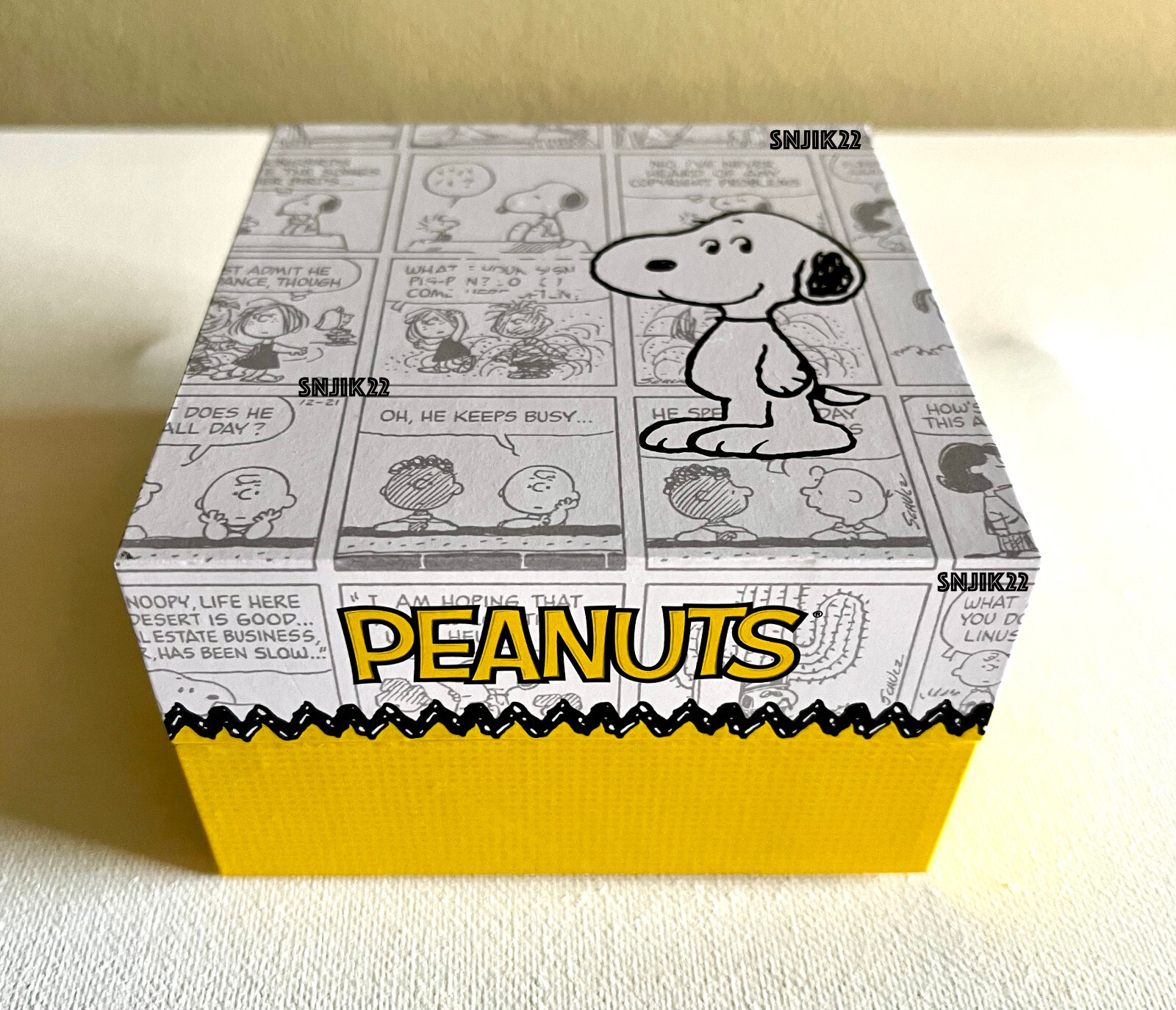 PEANUTS ft. Snoopy – 75th Anniversary Accutime Special Edition Watch (NEW W/BOX)