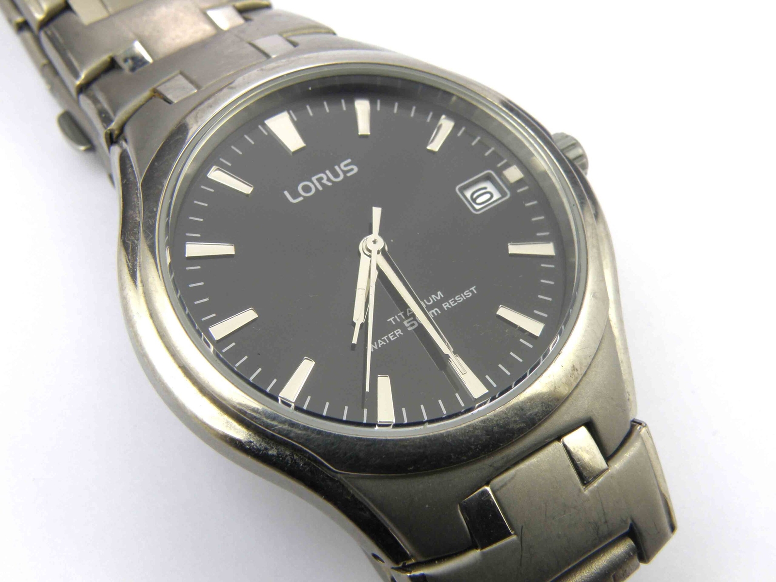 Men’s VX42-X110 Lorus Gents Date Titanium Sports Watch – 50m
