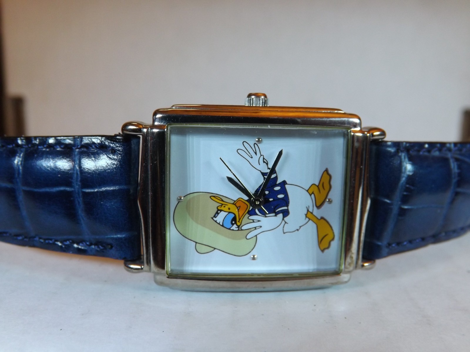 Mens Disney Donald Duck Watch – (Sombrero)-(Silver-tone Bezel)-Retired-VHTF-New