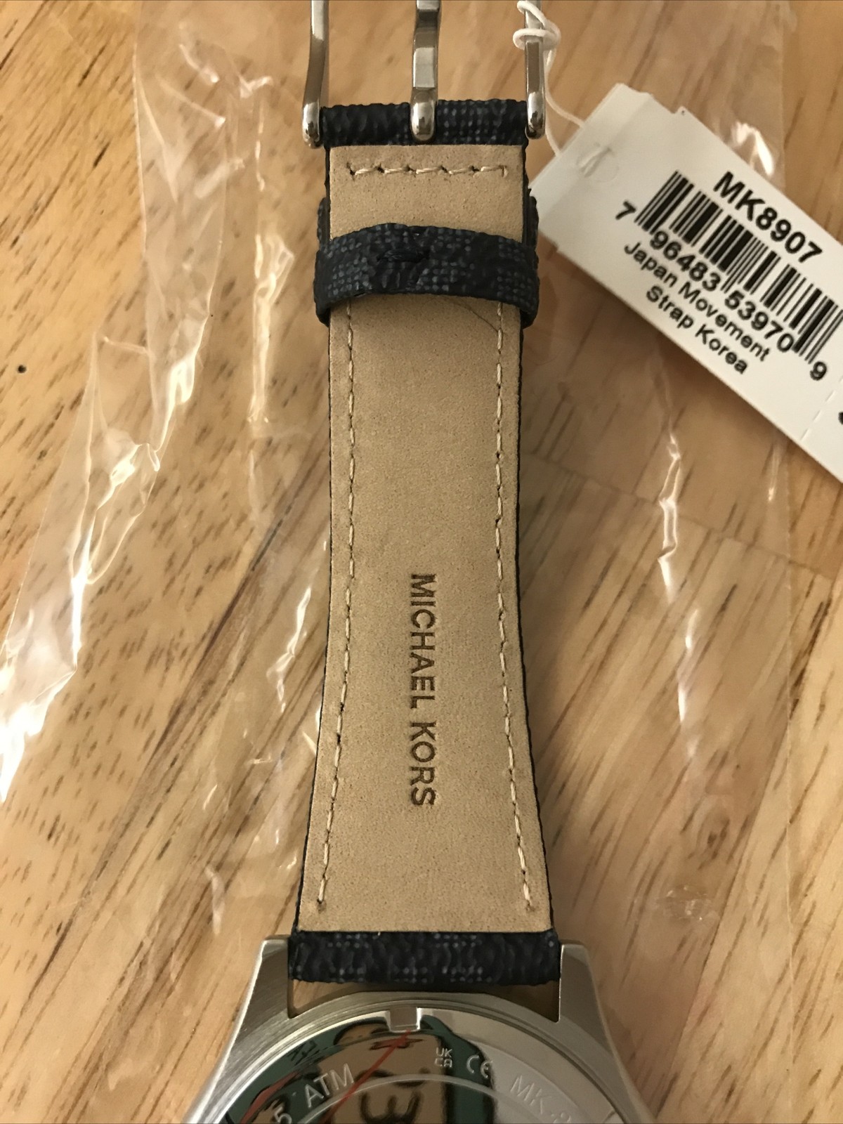 Authentic unisex Michael Kors slim Quartz watch brand new with tags and box
