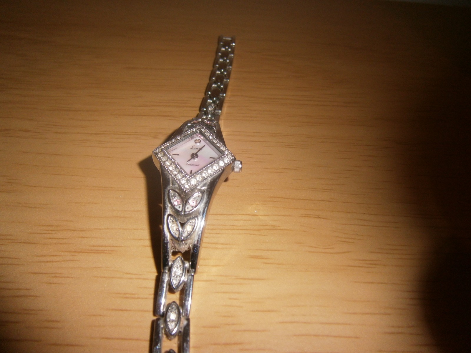 Vintage Limit Diamond watch. NEEDS ATTENTION. M.O.P. 20cm’s.(E26WBc)