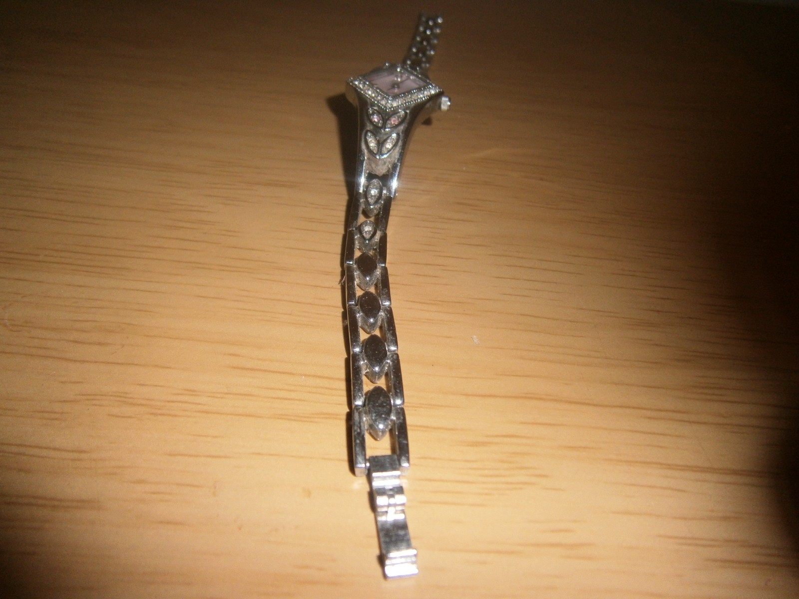 Vintage Limit Diamond watch. NEEDS ATTENTION. M.O.P. 20cm’s.(E26WBc)