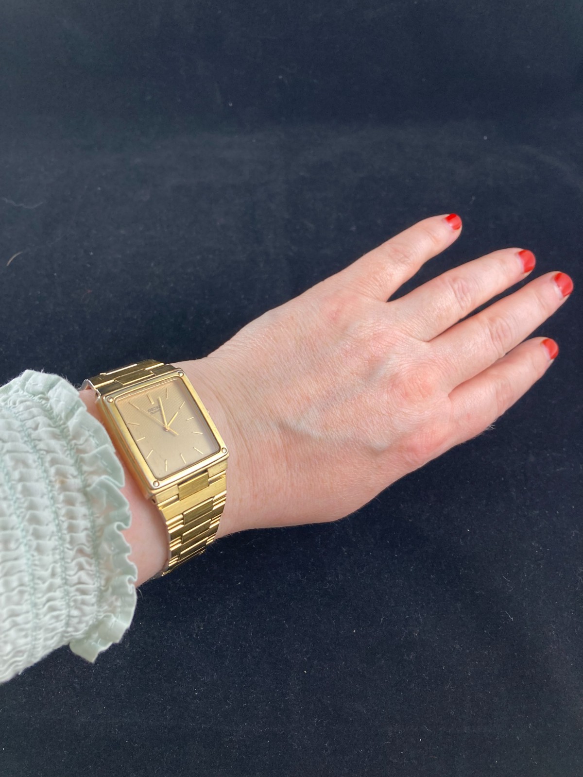 Vintage 1992 Seiko Wrist Watch Gold Plated Steel up to 8″ length