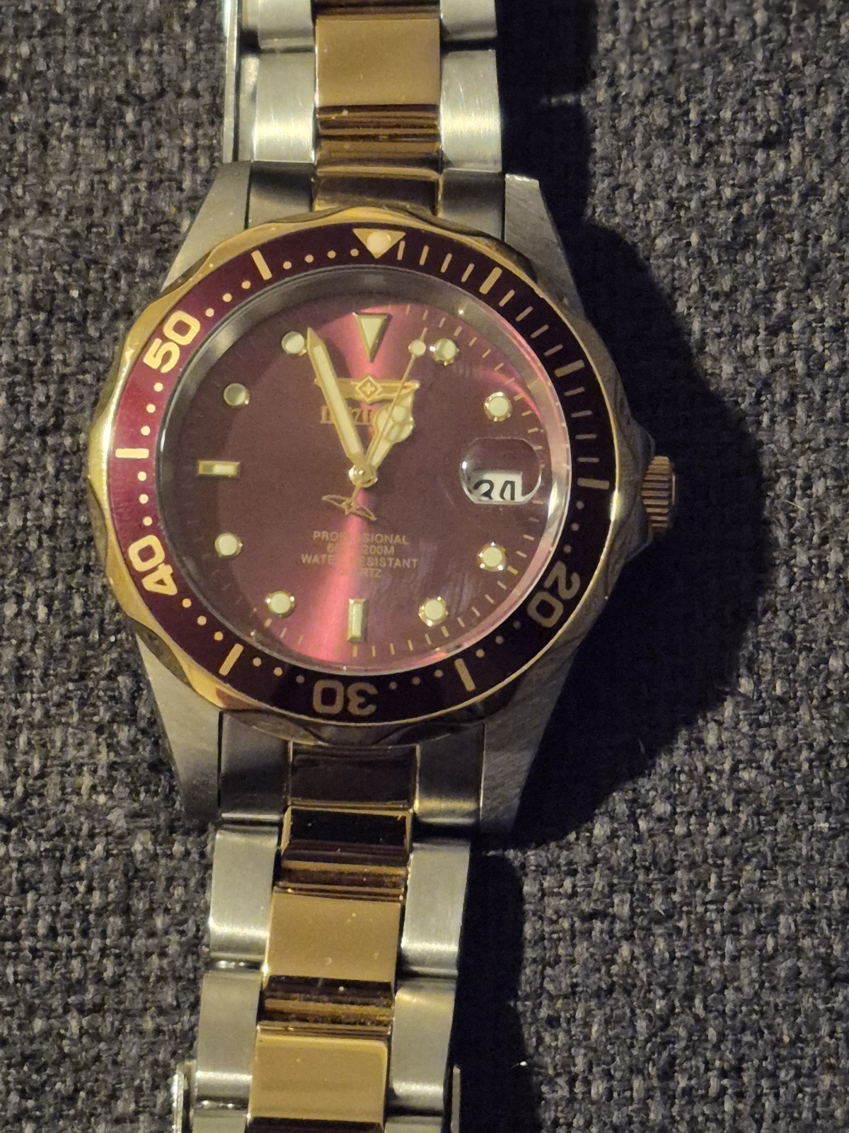 Invicta Men’s Water-Resistant Wristwatch Dial Rotating Bezel Box