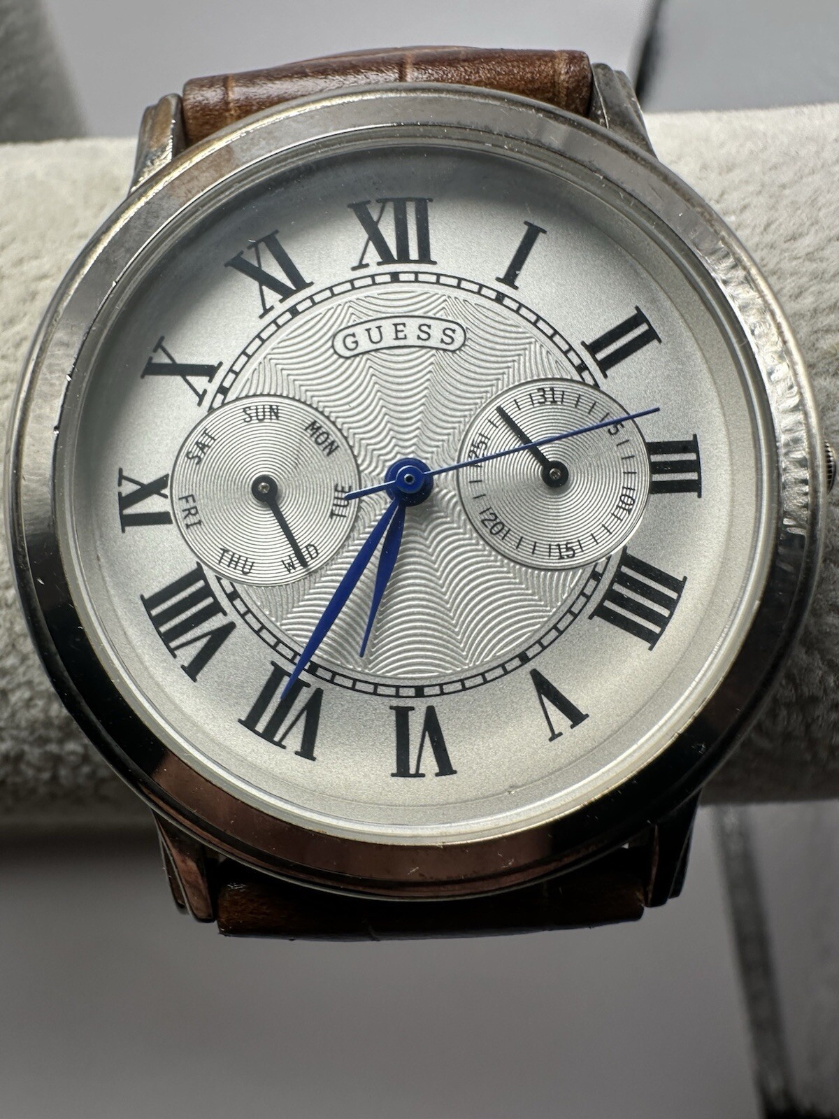 Guess Stamped Sample Mens Watch New Battery 37MM 8.25″ C53