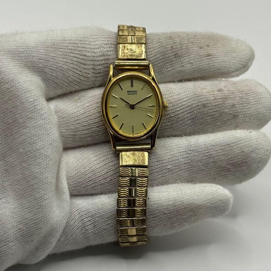 Excellent condition, fully functional SEIKO quartz watch with new battery, oval