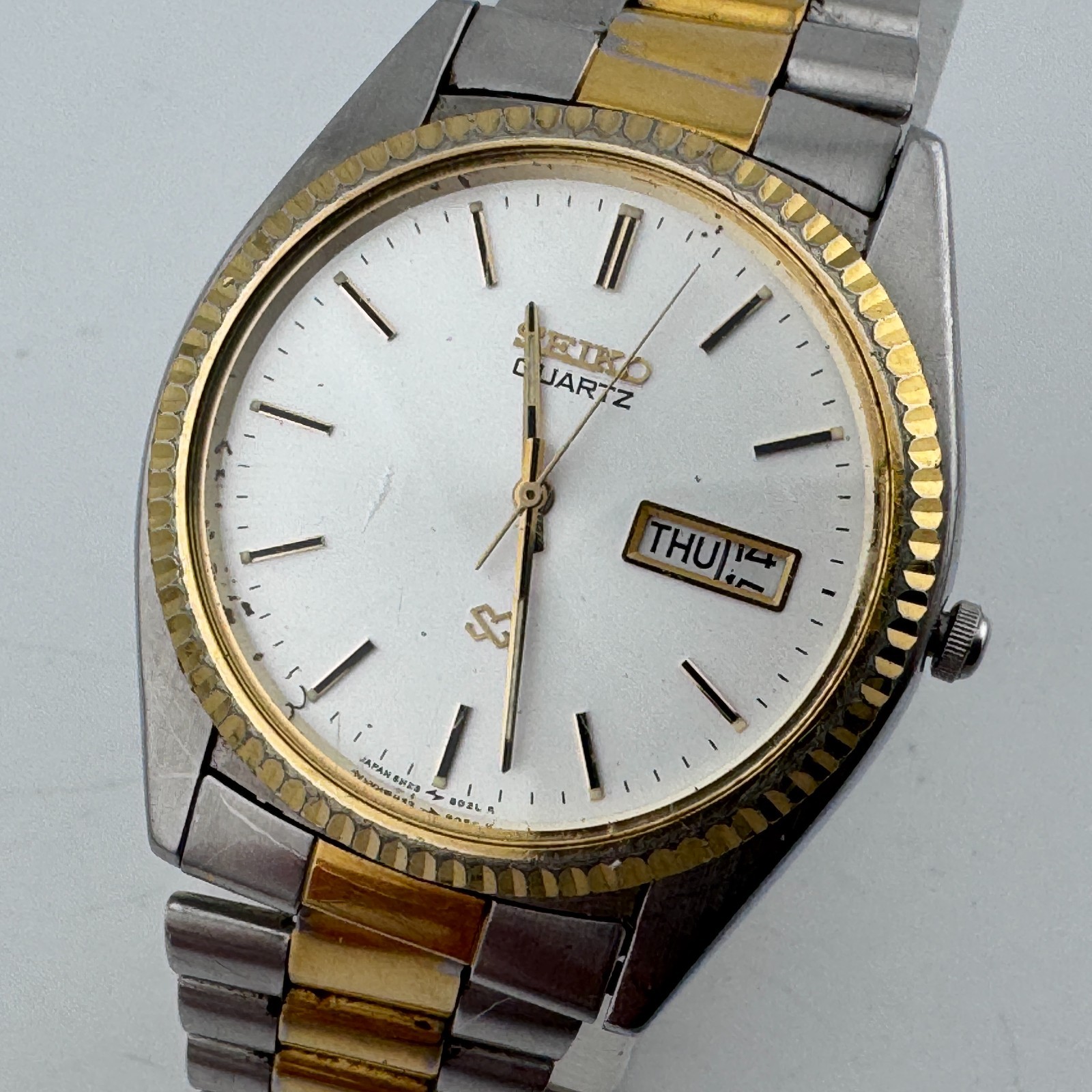 Vintage Seiko Quartz Watch 5H23-8029 Men Dual Tone Fluted Bezel New Battery 7.5″