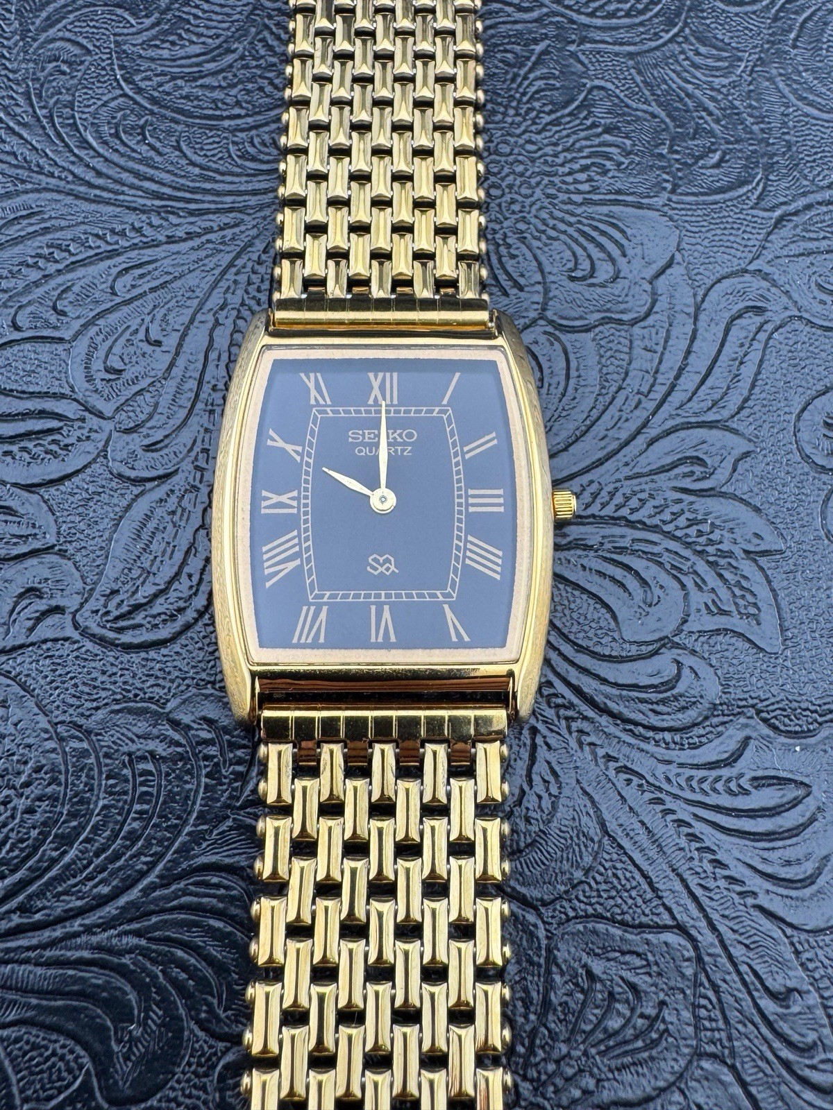 BLACK DIAL Vintage Seiko Slim Quartz Men’s Wrist Watch