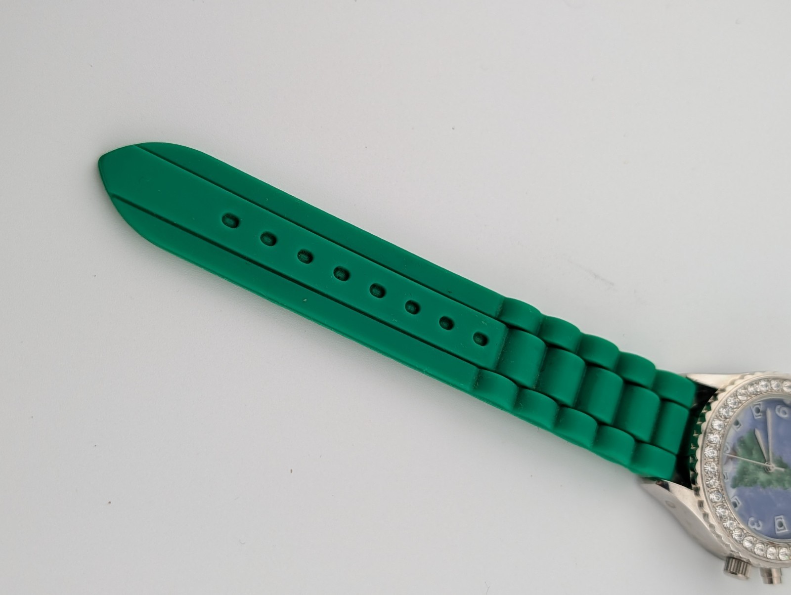 Christmas Tree Multicolor Light Up Dial Green Silicone Band- New Battery