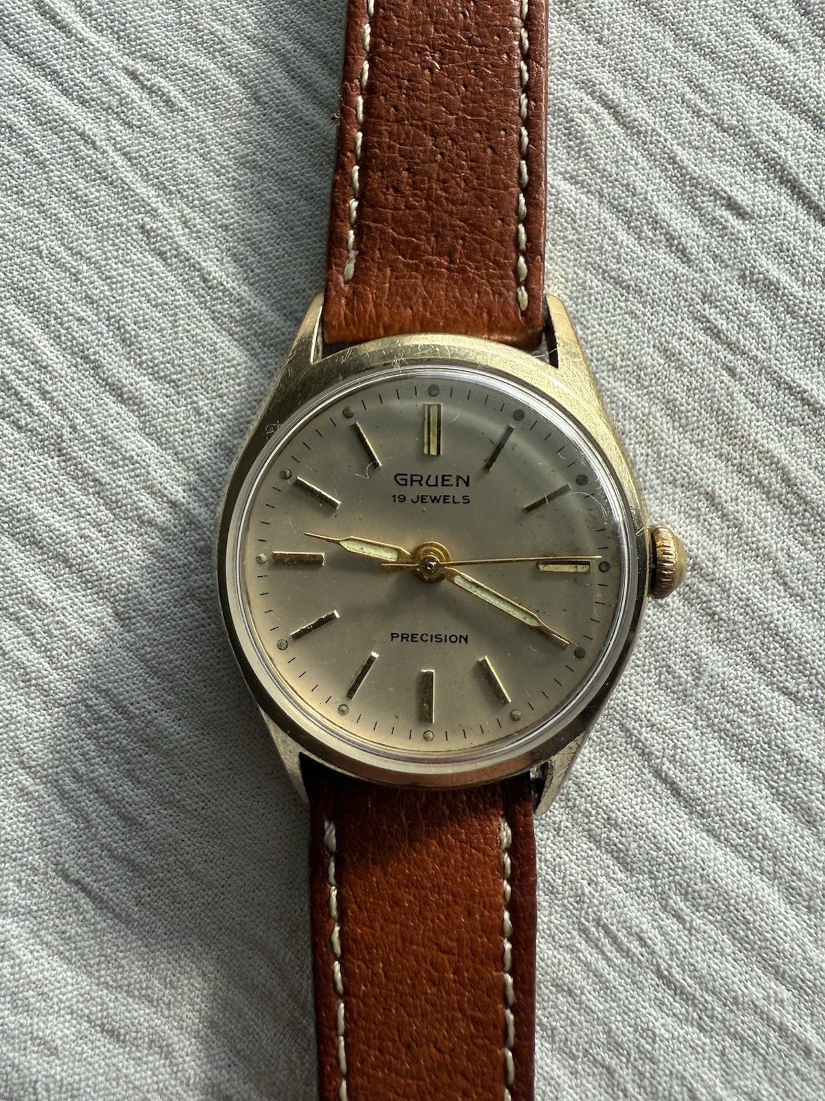 Vintage 1960s Gruen Precision 19 Jewel Mechanical Watch Runs Great Needs Service