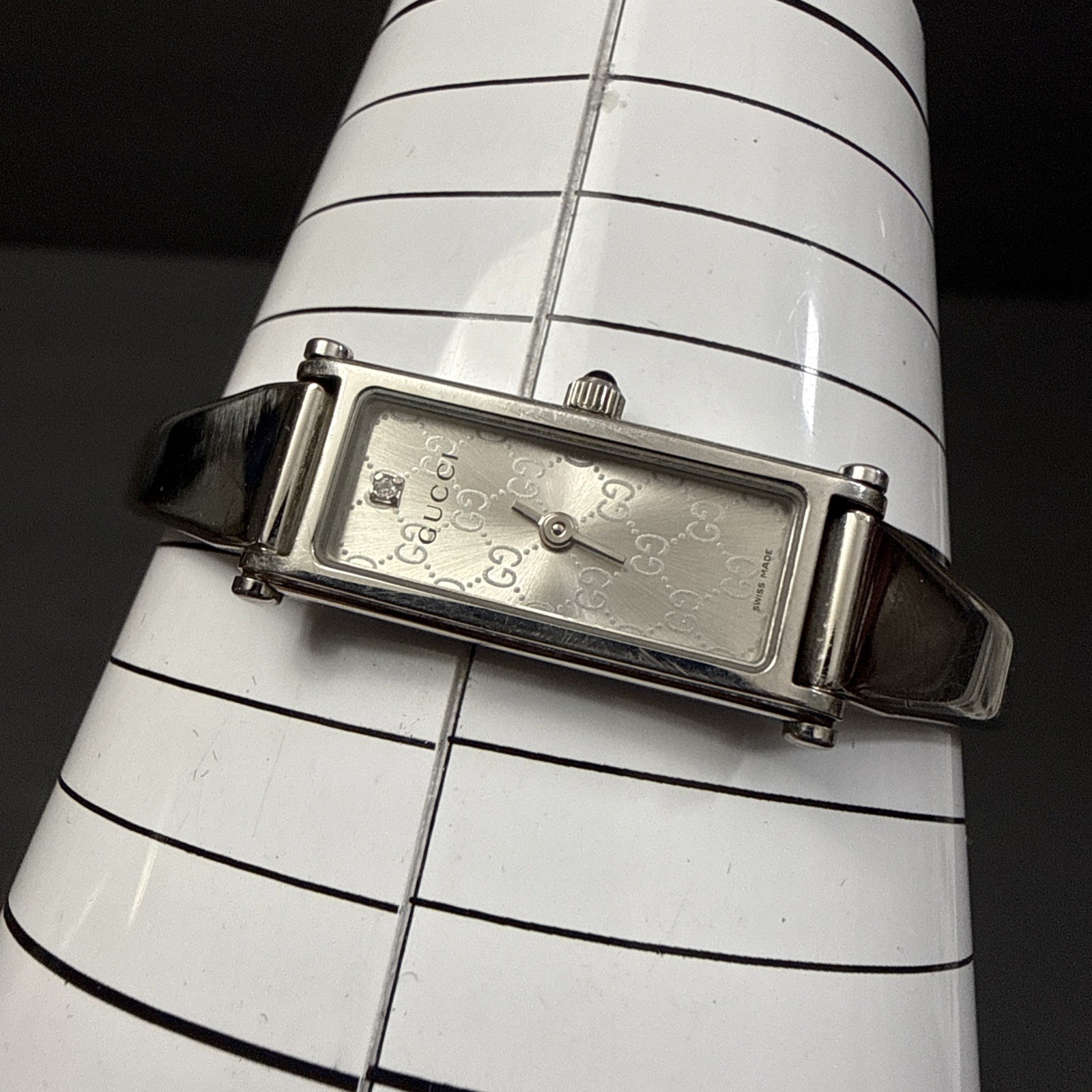 Gucci 1500L Diamond Silver Dial Bangle Women’s Quartz Watch -RUNS-PLS READ DESC.