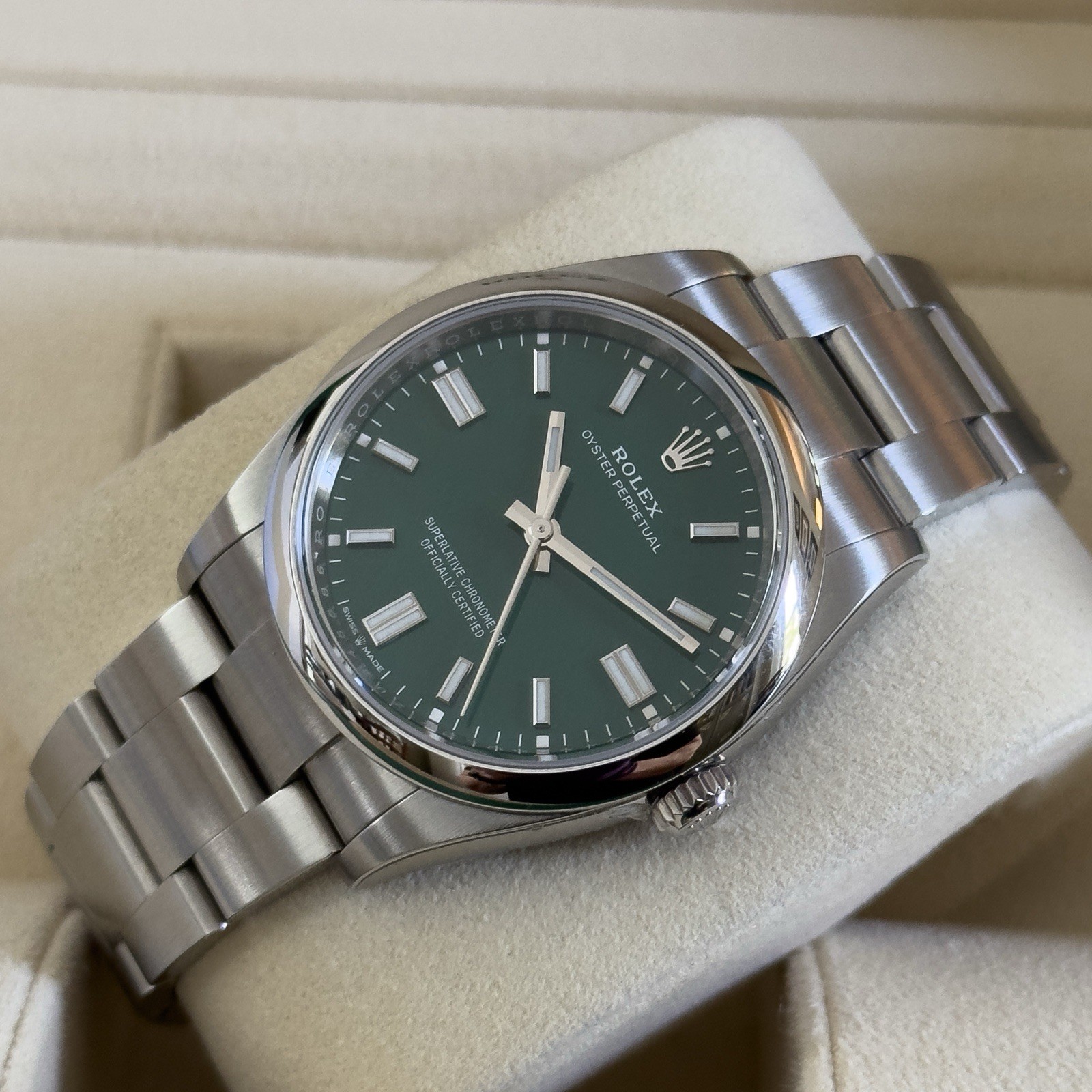 New 2024 Rolex Oyster Perpetual 126000 Green Dial SS Oyster 36 mm Complete Set