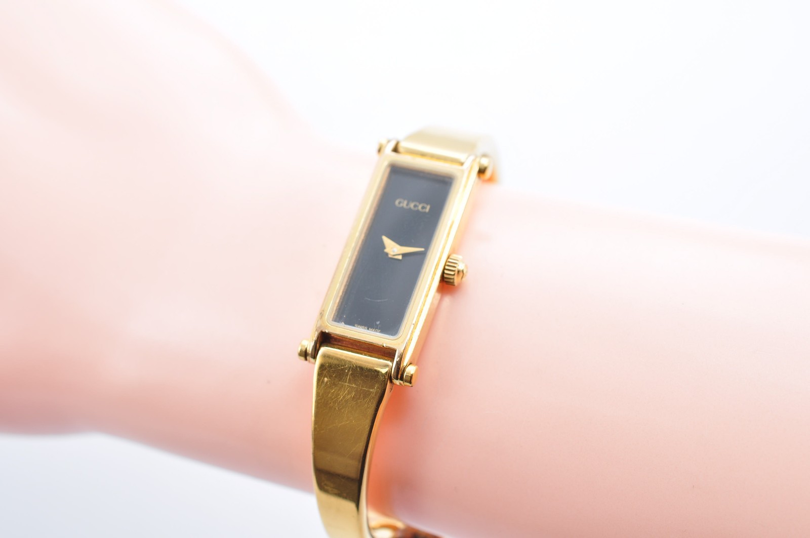 GUCCI 1500L Bangle Quartz Analog Square Gold Black Watch w-12232