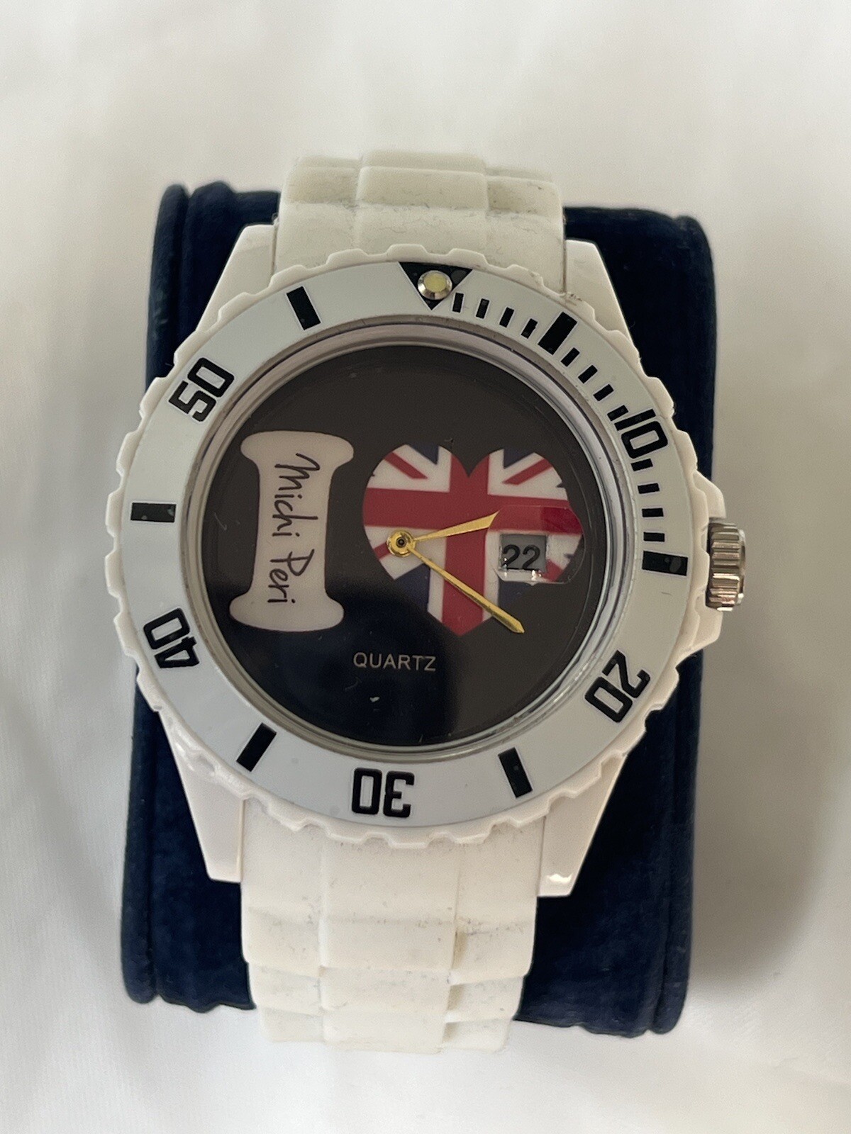 michi peri United Kingdom flag 40 mm case rotating Bezel, Magnify On Date. ￼