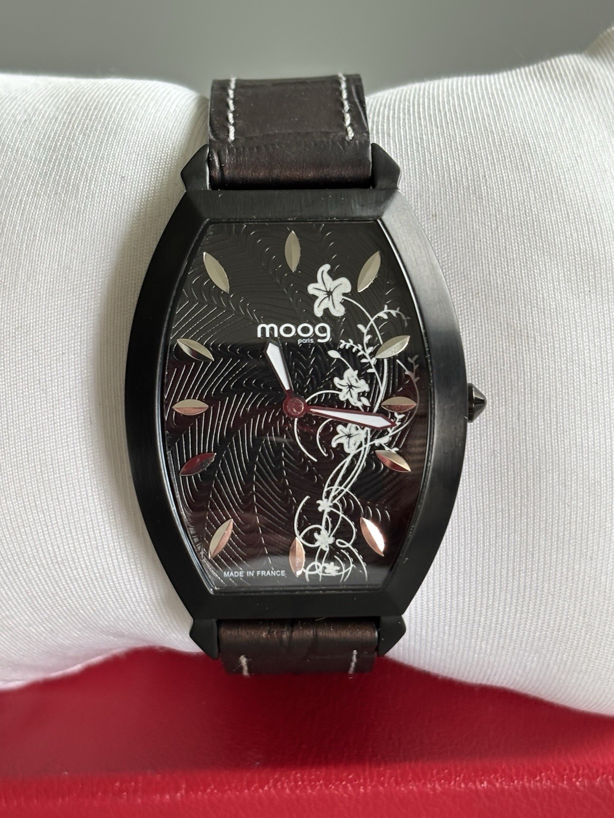 MOOG Paris-Watch- Unisex – Curved Tonneau/Curvex M45052-005
